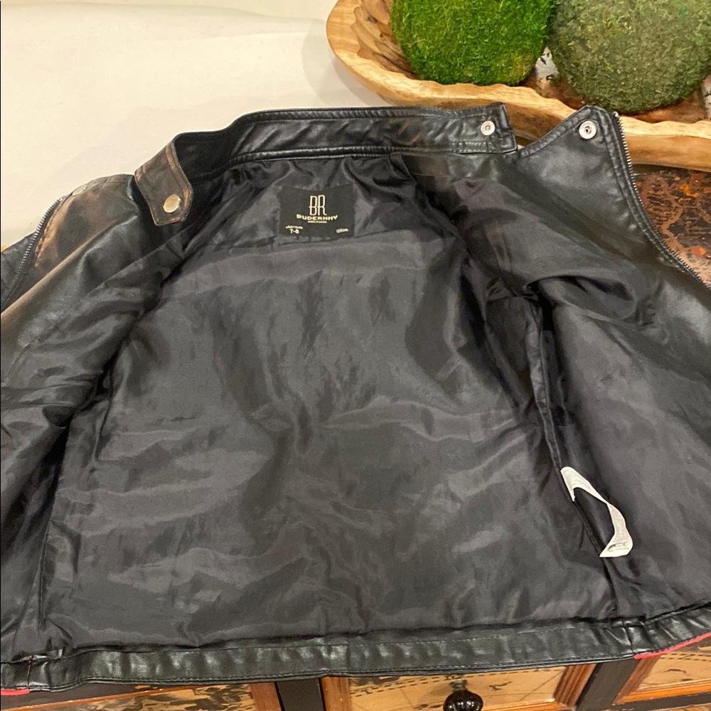 Stylish Black and White Leather Jacket with Red Accents - Picture 5 of 7